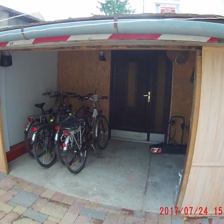 Szlavi Apartman Baja Exterior foto