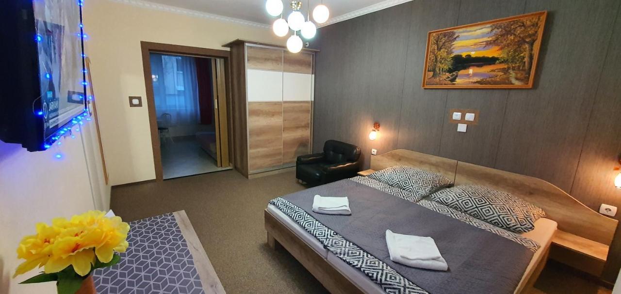 Szlavi Apartman Baja Exterior foto