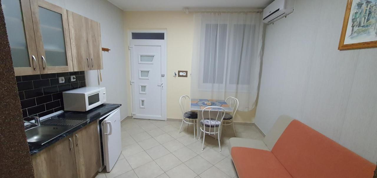 Szlavi Apartman Baja Exterior foto