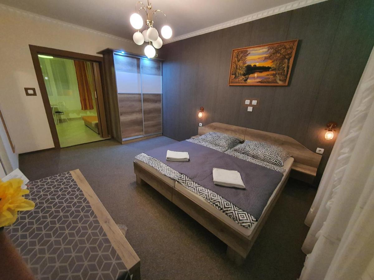 Szlavi Apartman Baja Exterior foto