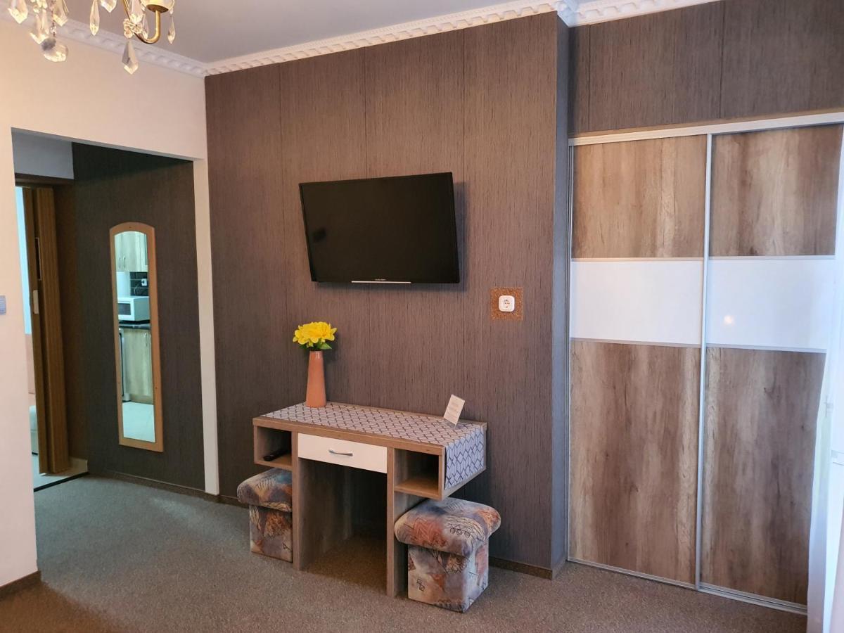 Szlavi Apartman Baja Exterior foto