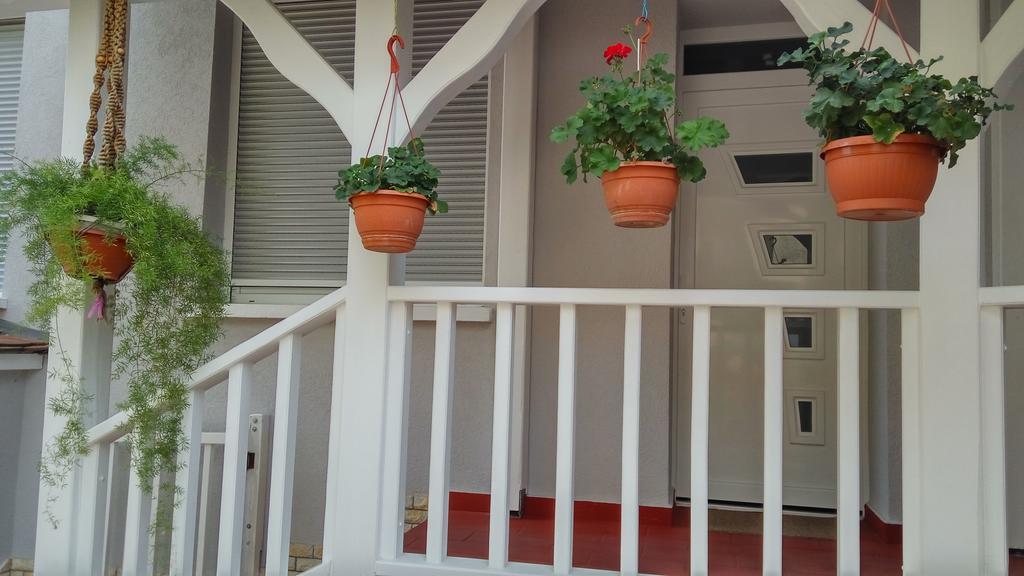 Szlavi Apartman Baja Exterior foto
