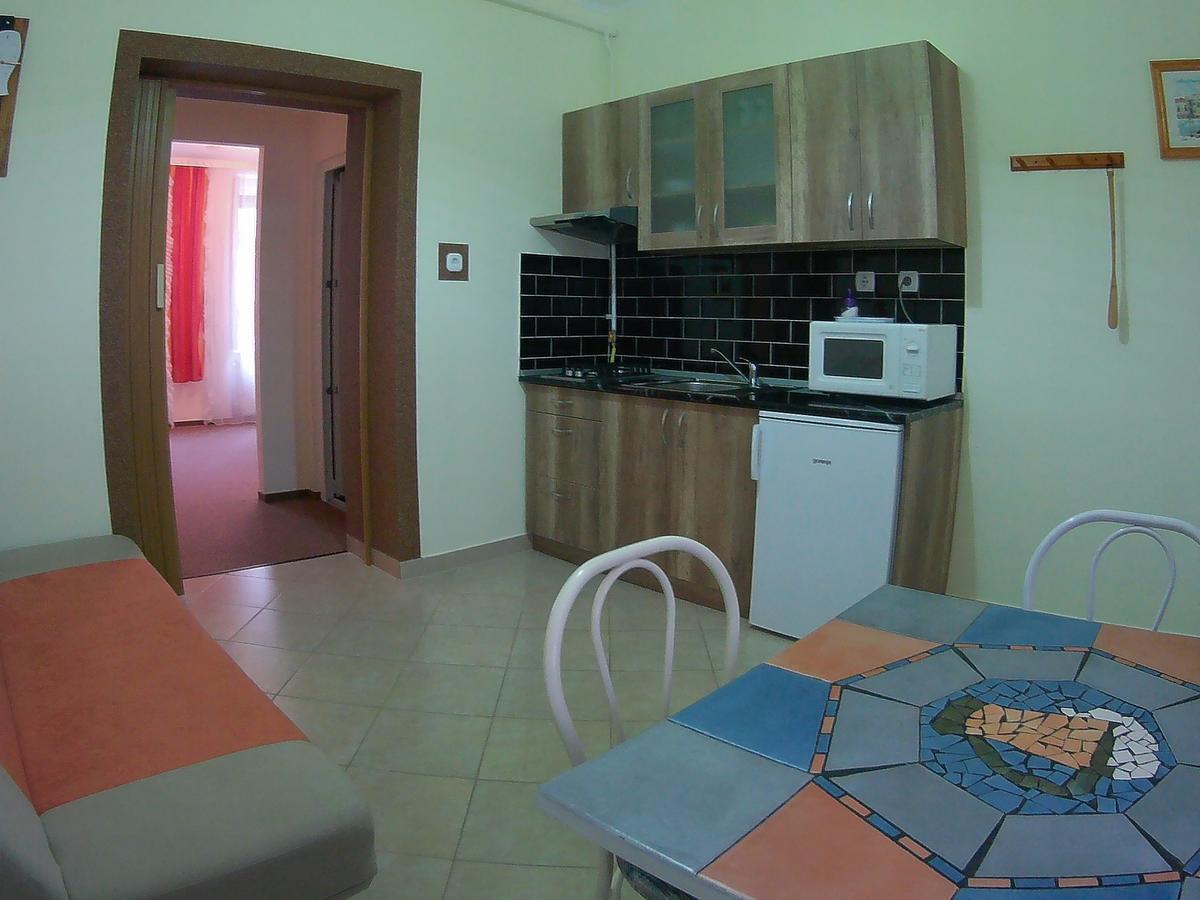 Szlavi Apartman Baja Exterior foto