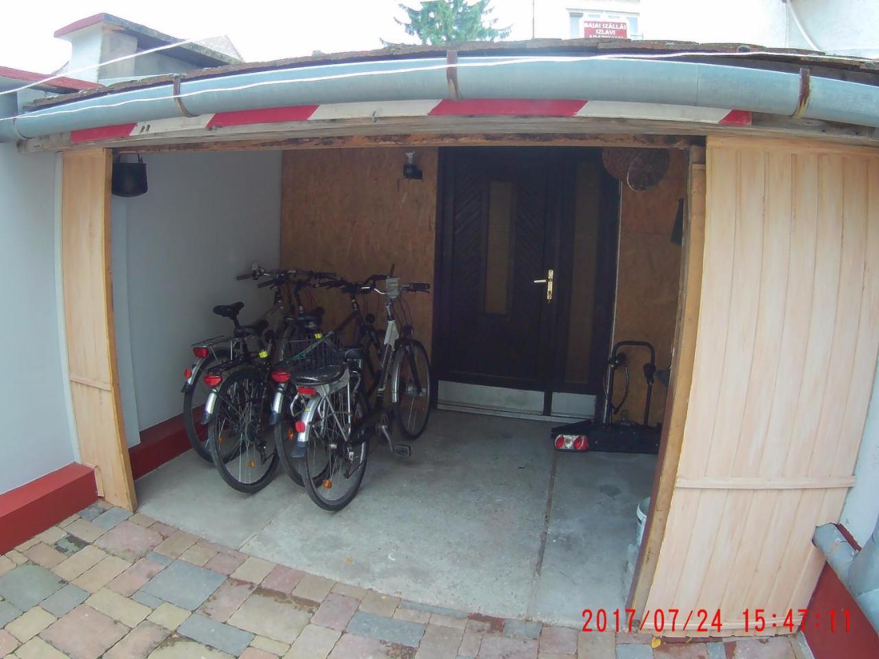 Szlavi Apartman Baja Exterior foto
